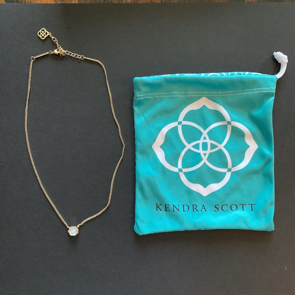 Kendra Scott necklace